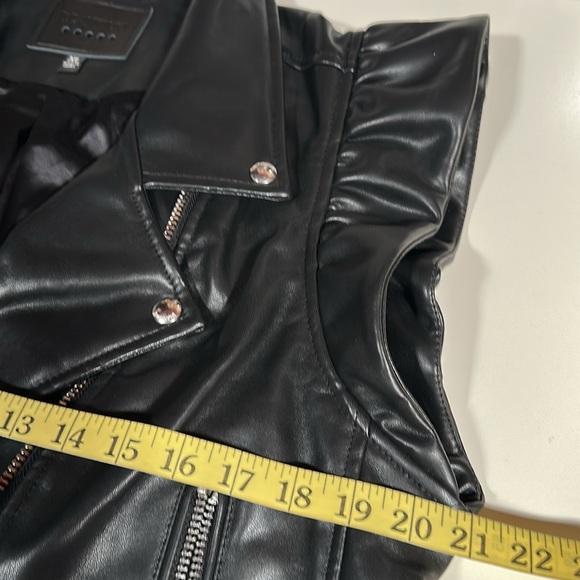 Blank NYC Black Vegan Leather Moto Vest - Picture 9 of 12